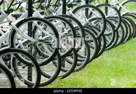 PARKING GRATUIT DE BICICLETAS HET NATIONAAL PARK Hoge Veluwe GUELDRE HOLANDA Banque D'Images