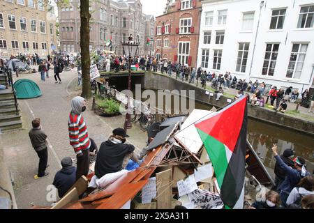Amsterdam, pays-Bas. 08 mai 2024. Des étudiants pro-palestiniens ont installé un camp et des barricades de protestation à l'Université d'Amsterdam (UVA) le 8 mai 2024 à Amsterdam, aux pays-Bas. (Photo de Paulo Amorim/Sipa USA) crédit : Sipa USA/Alamy Live News Banque D'Images