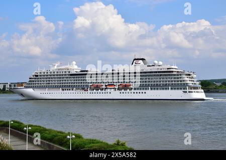 Le bateau de croisière VIKING SKY descend la Tamise après une visite à Greenwich à Londres Banque D'Images