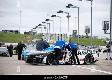 Kansas City, KS, États-Unis. 4 mai 2024. Daniel Hemric se met sur la piste pour s’entraîner pour l’AdventHealth 400 à Kansas City, KS, États-Unis. (Crédit image : © Stephen A. Arce action Sports Ph/ASP) USAGE ÉDITORIAL SEULEMENT! Non destiné à UN USAGE commercial ! Banque D'Images