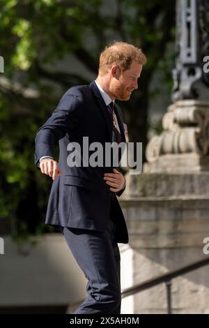 Londres, Royaume-Uni. 8 mai 2024. Le prince Harry assiste au service du 10e anniversaire des Jeux Invictus à la cathédrale Saint-Paul. Le Prince a co-fondé les Jeux en tant que plate-forme pour les vétérans blessés, malades et blessés afin de présenter leur réadaptation mentale et physique sur la scène mondiale par le sport. Sa visite marque la première fois qu'il se trouve dans le pays depuis sa visite précipitée pour voir le roi en février après le diagnostic de cancer du monarque. Credit : Stephen Chung / Alamy Live News Banque D'Images