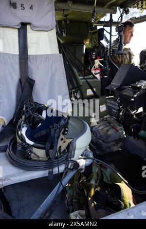 Hélicoptères Medivac, Sikorsky UH-60 Black Hawk, de l'armée des États-Unis (US Army) lors de l'exercice Swift Response 24 de l'armée américaine à la base de Hagshult, comté de Småland, Suède, mardi. La réponse rapide est dirigée par l'US Army Europe & Africa et fait partie de la série d'exercices Steadfast Defender de l'OTAN (STDE 24). Banque D'Images