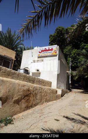 Café fermé pour le Ramadan Moubarak à Wadi Bani Khalid Eastern Hajar Mountains Oman Banque D'Images