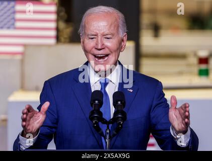 Sturtevant, États-Unis. 08 mai 2024. Le président Joe Biden prend la parole au Gateway Technical College de Sturtevant, Wisconsin, le mercredi 8 mai 2024. Biden a annoncé que Microsoft prévoit d'investir 3,3 milliards de dollars pour créer un centre d'intelligence artificielle à proximité de racine, Wisconsin. Photo de Tannen Maury/UPI crédit : UPI/Alamy Live News Banque D'Images