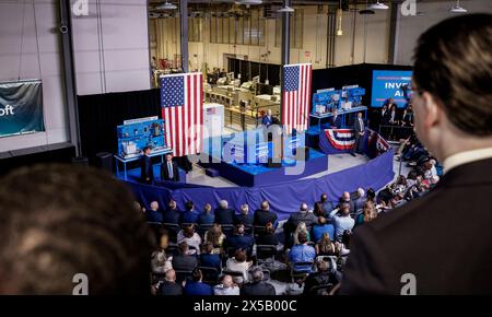 Sturtevant, États-Unis. 08 mai 2024. Le président Joe Biden prend la parole au Gateway Technical College de Sturtevant, Wisconsin, le mercredi 8 mai 2024. Biden a annoncé que Microsoft prévoit d'investir 3,3 milliards de dollars pour créer un centre d'intelligence artificielle à proximité de racine, Wisconsin. Photo de Tannen Maury/UPI crédit : UPI/Alamy Live News Banque D'Images