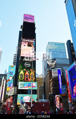 Vue crépusculaire de Times Square, Broadway, Manhattan, New York, États-Unis Banque D'Images