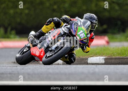 Portrush, Antrim, Irlande du Nord. 8 mai 2024. North West 200 Practice ; Mike Browne (Aprilia) pendant SuperTwin Practice Credit : action plus Sports/Alamy Live News Banque D'Images