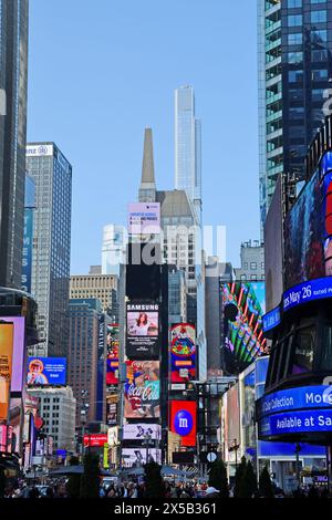 Vue crépusculaire de Times Square, Broadway, Manhattan, New York, États-Unis Banque D'Images