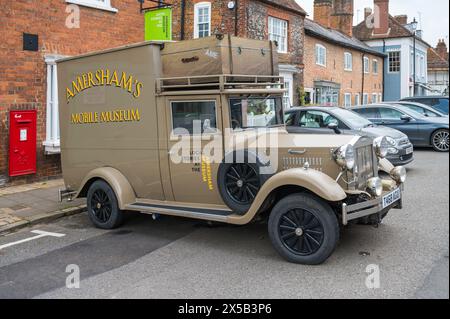 Musée mobile d’Amersham Anthony, un véhicule de style rétro nommé d’après l’ancien président du musée Anthony del Tufo. Amersham Old Town UK Banque D'Images