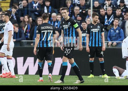 Bruges, Belgique. 08 mai 2024. Les joueurs du club semblent déçus lors d'un match de football entre le Club belge Brugge KV et l'Italien ACF Fiorentina, mercredi 08 mai 2024, étape retour de la demi-finale de la compétition de l'UEFA Conference League. BELGA PHOTO BRUNO FAHY crédit : Belga News Agency/Alamy Live News Banque D'Images