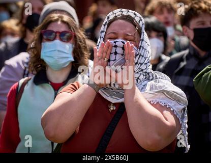 Des étudiants de l'Université de l'Oregon participent à une manifestation le 8 mai 2024 sur le campus d'Eugene, Oregon, en soutien à la population de Gaza. Banque D'Images