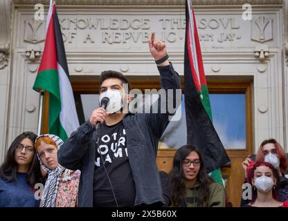 Des étudiants de l'Université de l'Oregon participent à une manifestation le 8 mai 2024 sur le campus d'Eugene, Oregon, en soutien à la population de Gaza. Banque D'Images