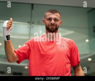 CARDIFF, ROYAUME-UNI. 08 mai 2024. Centre commercial Capitol, Cardiff, pays de Galles. Lewis Howells à McCaskill v Price Media Workout avant Fight le samedi 11 mai 2024 à Utilita Arena, Cardiff, 2024 Banque D'Images