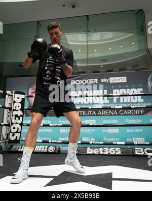 CARDIFF, ROYAUME-UNI. 08 mai 2024. Centre commercial Capitol, Cardiff, pays de Galles. Kyran Jones à McCaskill v Price Media Workout avant Fight le samedi 11 mai 2024 à Utilita Arena, Cardiff 2024 Banque D'Images