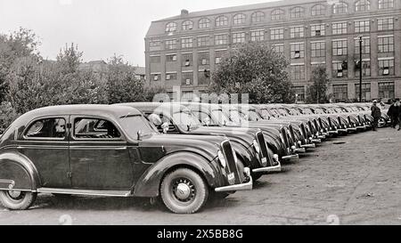 Dix-huit voitures de police Volvo PV36. Livré à la police d'État suédoise à l'été 1936 Banque D'Images