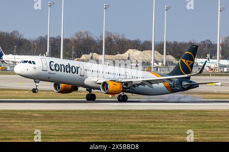 Condor Ein Airbus A321-211 von Condor landet auf der Südbahn des Flughafen München. Immatrikulation d-AIAI. München, Deutschland, 06.04.2023 *** Condor un Airbus A321 211 de Condor atterrit sur la piste sud de l'aéroport de Munich immatriculation d AIAI Munich, Allemagne, 06 04 2023 Banque D'Images