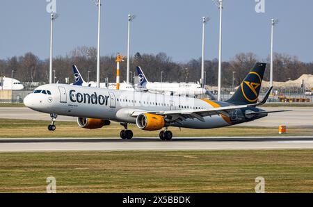 Condor Ein Airbus A321-211 von Condor landet auf der Südbahn des Flughafen München. Immatrikulation d-AIAI. München, Deutschland, 06.04.2023 *** Condor un Airbus A321 211 de Condor atterrit sur la piste sud de l'aéroport de Munich immatriculation d AIAI Munich, Allemagne, 06 04 2023 Banque D'Images