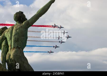 Marseille, France. 08 mai 2024. Sylvain Rostaing/le Pictorium - la flamme olympique arrive à Marseille - 08/05/2024 - France/Provence-Alpes-Cote d'Azur/Marseille - le salon de la patrouille de France. Arrivée de la flamme olympique sur le navire Belem à Marseille le 8 mai 2024 crédit : LE PICTORIUM/Alamy Live News Banque D'Images