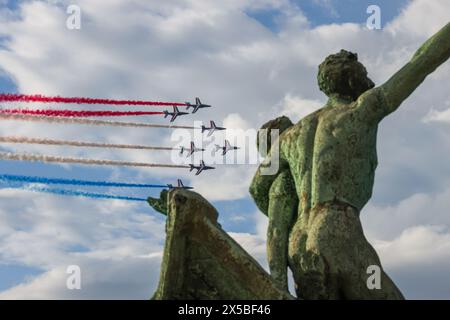 Marseille, France. 08 mai 2024. Sylvain Rostaing/le Pictorium - la flamme olympique arrive à Marseille - 08/05/2024 - France/Provence-Alpes-Cote d'Azur/Marseille - le salon de la patrouille de France. Arrivée de la flamme olympique sur le navire Belem à Marseille le 8 mai 2024 crédit : LE PICTORIUM/Alamy Live News Banque D'Images