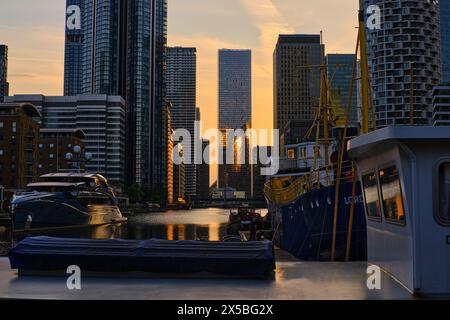 Coucher de soleil sur South Dock, Canary Wharf, Londres, Royaume-Uni. 7 mai 2024 Banque D'Images