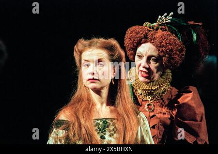 de gauche à droite : Isabelle Huppert (Mary Stuart), Anna Massey (Queen Elizabeth I) dans MARY STUART de Friedrich Schiller au Lyttelton Theatre, National Theatre (NT), Londres SE1 21/03/1996 traduction : Jeremy Sams design : William Dudley éclairage : David Hersey combats : William Hobbs mouvement : Jane Gibson réalisateur : Howard Davies Banque D'Images