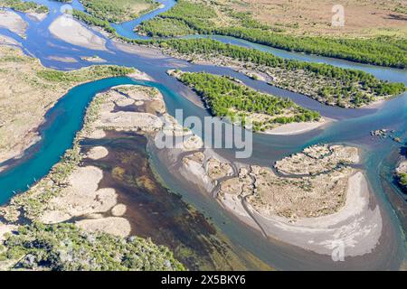 Les bras largement ramifiés de la rivière Rio Ibanez, près de Villa Cerro Castillo, vue aérienne , début du printemps, Patagonie, Chili Banque D'Images