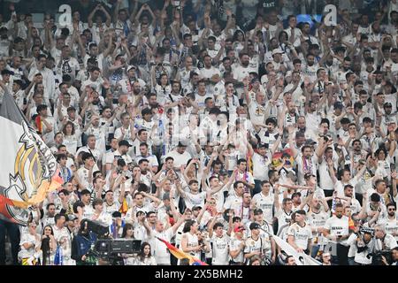 Madrid, Espagne. 08 mai 2024. Football : Ligue des Champions, Real Madrid - Bayern Munich, éliminatoires, demi-finale, deuxième manche, Santiago Bernabeu. Les fans de Madrid réagissent pendant le match. Crédit : Peter Kneffel/dpa/Alamy Live News Banque D'Images