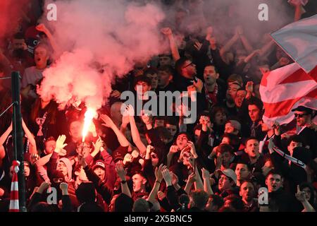 LILLE - Lille les supporters de l'OSC lors du match de Ligue 1 entre Lille OSC et l'Olympique Lyonnais au stade Pierre-Mauroy le 6 mai 2023 à Lille. ANP | Hollandse Hoogte | Gerrit van Keulen Banque D'Images