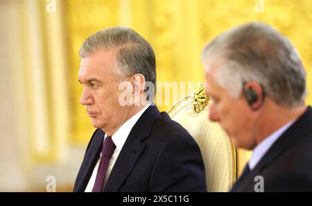 Moscou, Russie. 08 mai 2024. Ouzbékistan Shavkat Mirziyoyev, à gauche, écoute les remarques lors de la réunion du Conseil économique eurasien suprême, au Grand Palais du Kremlin, le 8 mai 2024 à Moscou, Russie. La réunion coïncide avec le dixième anniversaire de la signature du Traité sur l'Union économique eurasienne. Crédit : Alexander Kazakov/Kremlin Pool/Alamy Live News Banque D'Images