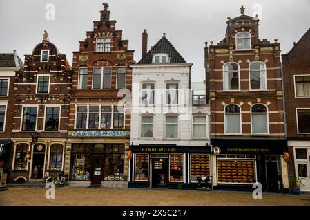 Magasins de porcelaine et de fromage dans la ville néerlandaise de Delft, Amsterdam, pays-Bas. Banque D'Images