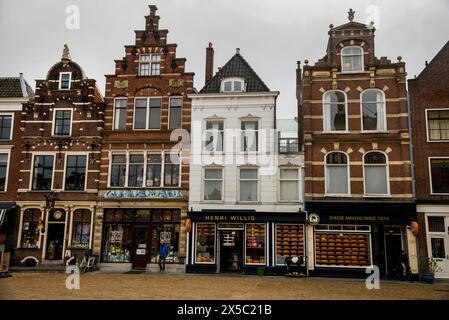 Magasins de porcelaine et de fromage dans la ville néerlandaise de Delft, Amsterdam, pays-Bas. Banque D'Images