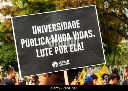 Salvador, Bahia, Brésil - 07 septembre 2019 : manifestations étudiantes lors de la célébration de la Journée de l'indépendance brésilienne. Salvador, Bahia. Banque D'Images