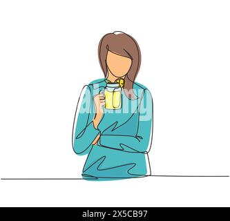 Simple dessin d'une ligne Pretty Woman tient une tasse de limonade de fruits-baies avec de la glace à la main. Jeune fille portant une chemise prenant le petit déjeuner du matin avec orange Illustration de Vecteur