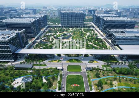 HANGZHOU, CHINE - 9 MAI 2024 - une photo aérienne montre le siège mondial d'Alibaba dans la ville de Hangzhou, province du Zhejiang, Chine, le 9 mai 2024. Alib Banque D'Images