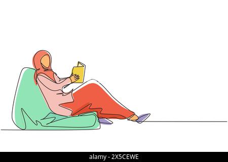 Continu une ligne dessinant femme arabe sur canapé dans le livre de lecture de chambre, ayant le repos. Femme lit le livre sur le canapé à la maison confortable. Fille assise sur le canapé, readi Illustration de Vecteur