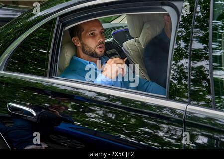 Bucarest, Roumanie. 8 mai 2024 : Tristan Tate et son frère Andrew Tate (absent de la photo) quittent la Cour de Bucarest. Crédit : Lucian Alecu/Alamy Live News Banque D'Images