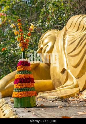 Statue de Bouddha couchée, Phousi ou Phu si Hill, Luang Prabang, Laos Banque D'Images