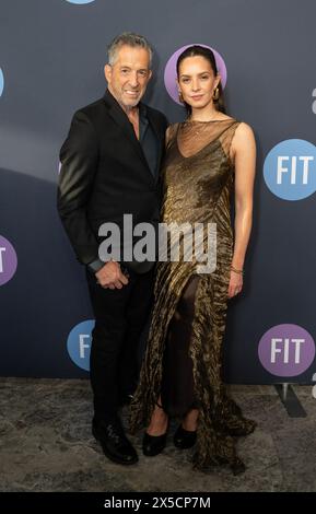 New York, États-Unis. 08 mai 2024. Kenneth Cole et CATIE Cole assistent au gala de remise des prix 2024 du Fashion Institute of Technology à Glasshouse à New York le 8 mai 2024. (Photo de Lev Radin/Sipa USA) crédit : Sipa USA/Alamy Live News Banque D'Images