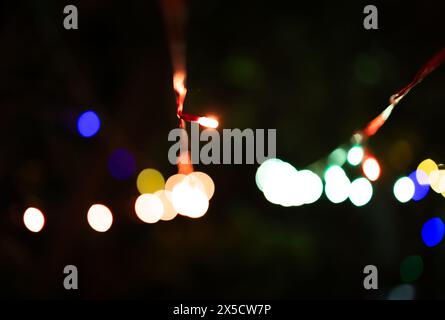 effet bokeh flou de la lumière du ferry de la ville la nuit sous un angle différent Banque D'Images