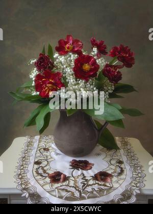 Nature morte avec de belles fleurs en bouquet Banque D'Images