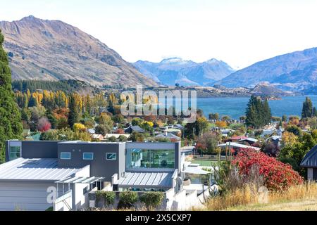 Vue de la ville depuis le parcours de golf de Wanaka, Wānaka, Otago, Île du Sud, Nouvelle-Zélande Banque D'Images