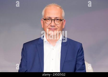 Tarek Al-Wazir in der ARD-Talkshow maischberger im Studio Berlin Adlershof. Berlin, 08.05.2024 *** Tarek Al Wazir dans le talk-show ARD maischberger dans Studio Berlin Adlershof Berlin, 08 05 2024 Foto:XT.xBartillax/xFuturexImagex maischberger0805 4510 Banque D'Images