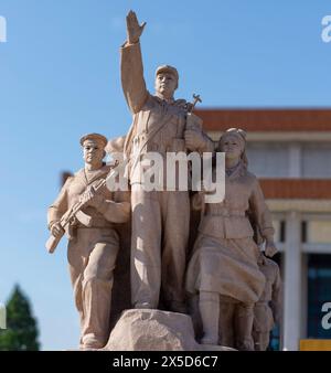 L'une des nombreuses statues héroïques représentant des hommes et des femmes ouvriers ordinaires. Banque D'Images