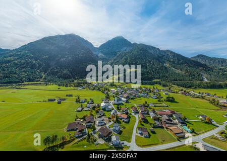 La région autour de la municipalité tyrolienne de Heiterwang dans la vallée de Zwischentoren par le haut Banque D'Images