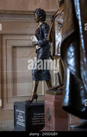 Washington, États-Unis. 08 mai 2024. La statue nouvellement dévoilée de Daisy Bates de l'Arkansas, est exposée dans le Statuary Hall du Capitole des États-Unis à Washington, DC, mercredi 8 mai 2024. Photo de Rod Lamkey/CNP/ABACAPRESS. COM Credit : Abaca Press/Alamy Live News Banque D'Images