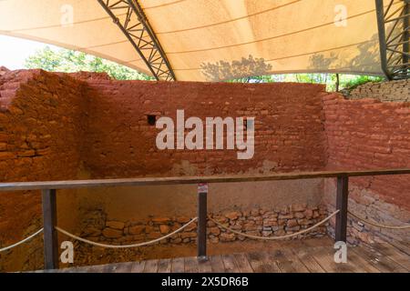 Murs du site archéologique de Troie avec des briques de boue modernes reconstruites. Ruines antiques de la ville de Troy à Canakkale Turquie. Banque D'Images