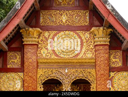 Détail architectural, Wat Sibounheuang, Luang Prabang, Laos Banque D'Images