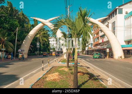 Les défenses d'éléphant dans l'avenue moi, Mombasa City au Kenya Banque D'Images