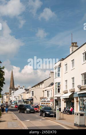 The Strand dans le centre-ville de Dawlish dans le sud-ouest du Devon, Angleterre, Royaume-Uni. Banque D'Images