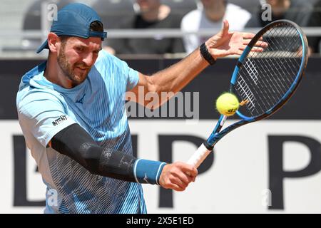 Rome, Italie. 09 mai 2024. Andrea Vavassori, d'Italie, en action lors du match contre Dominik Koepfer, d'Allemagne, au tournoi de tennis Internazionali BNL d'Italia 2024 au Foro Italico à Rome, Italie, le 9 mai 2024. Crédit : Insidefoto di andrea staccioli/Alamy Live News Banque D'Images